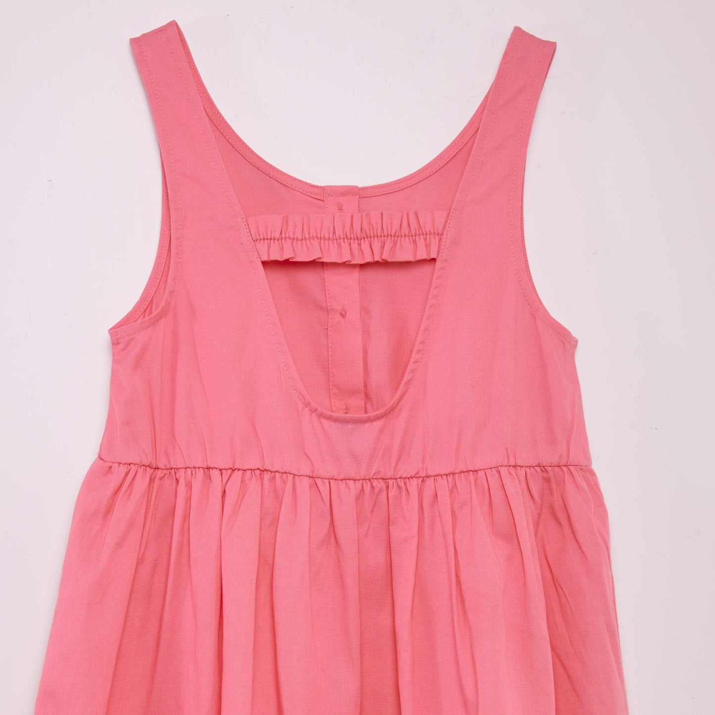 Sleeveless dress with opening at the back pink