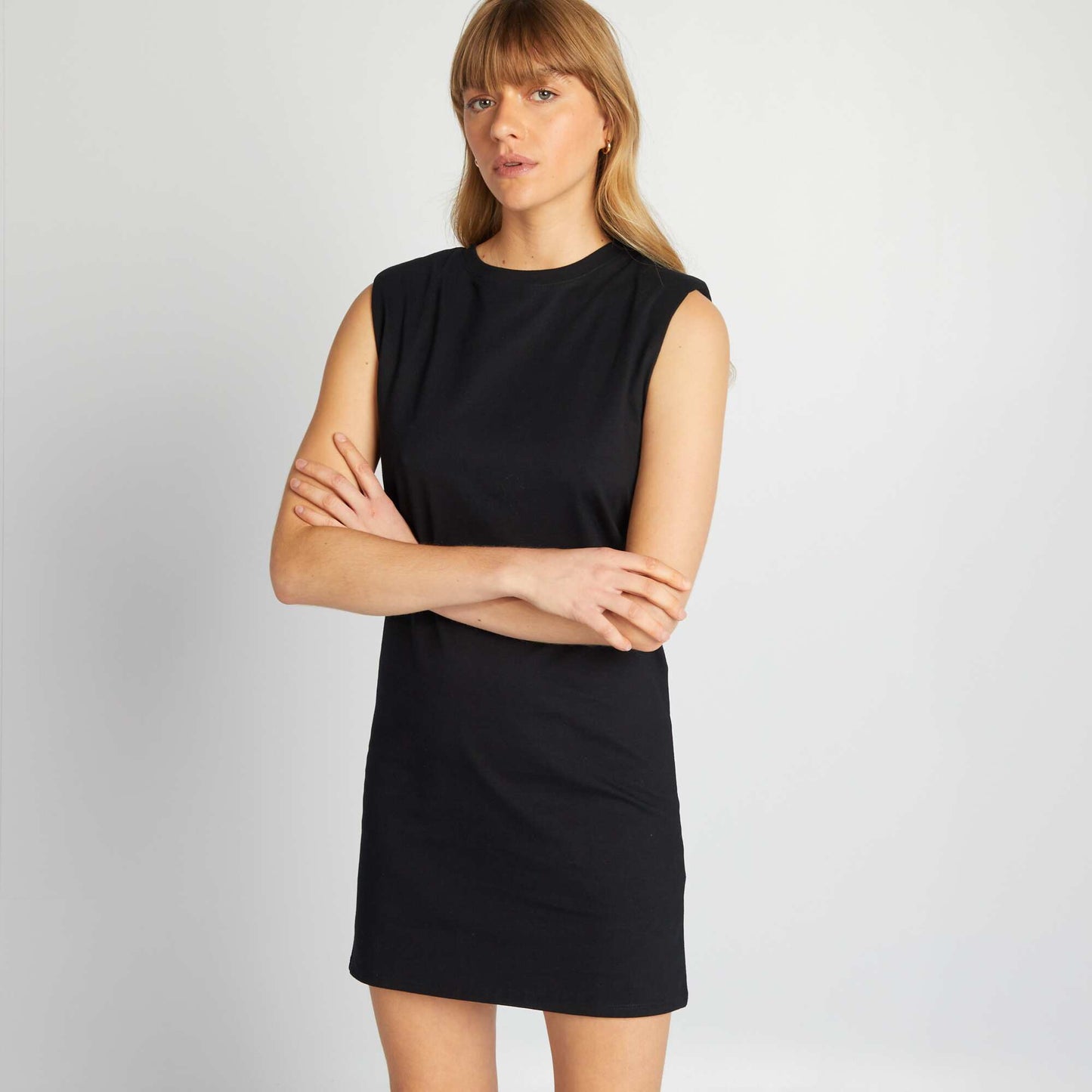 Short dress with épaulettes black