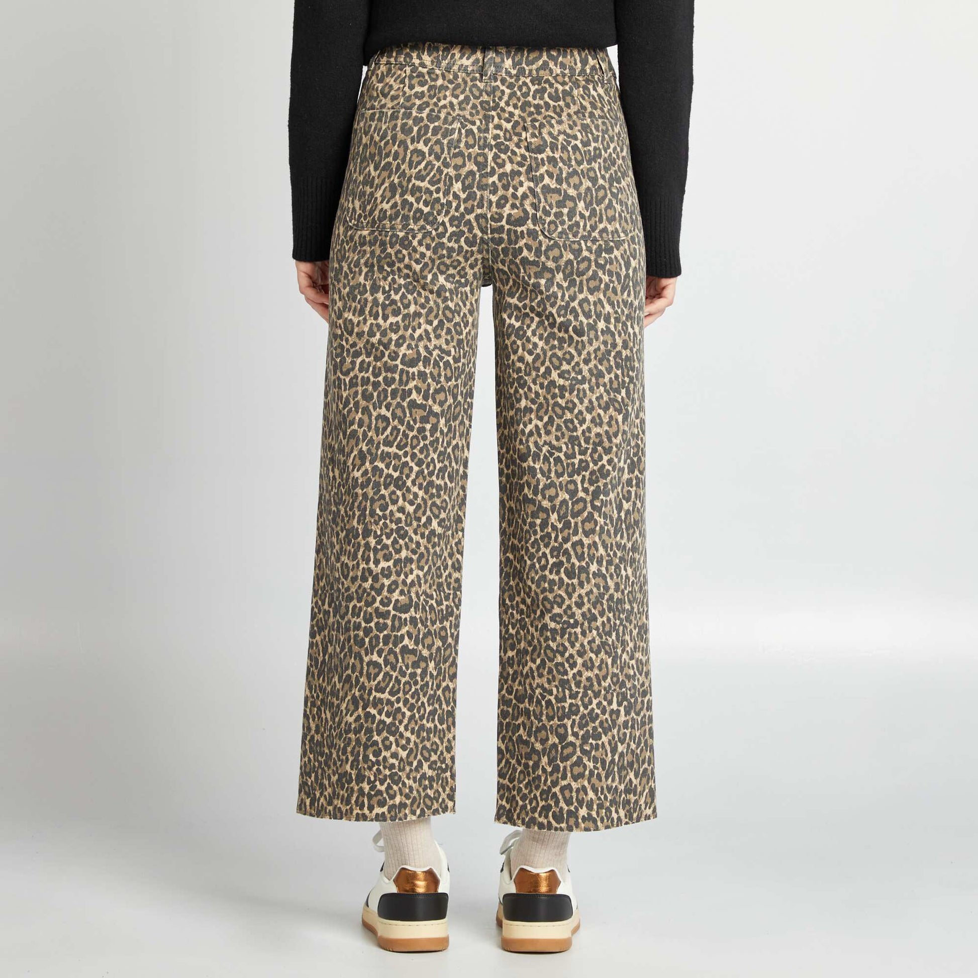 Wide-leg jeans with stylish button fastening BEIGE