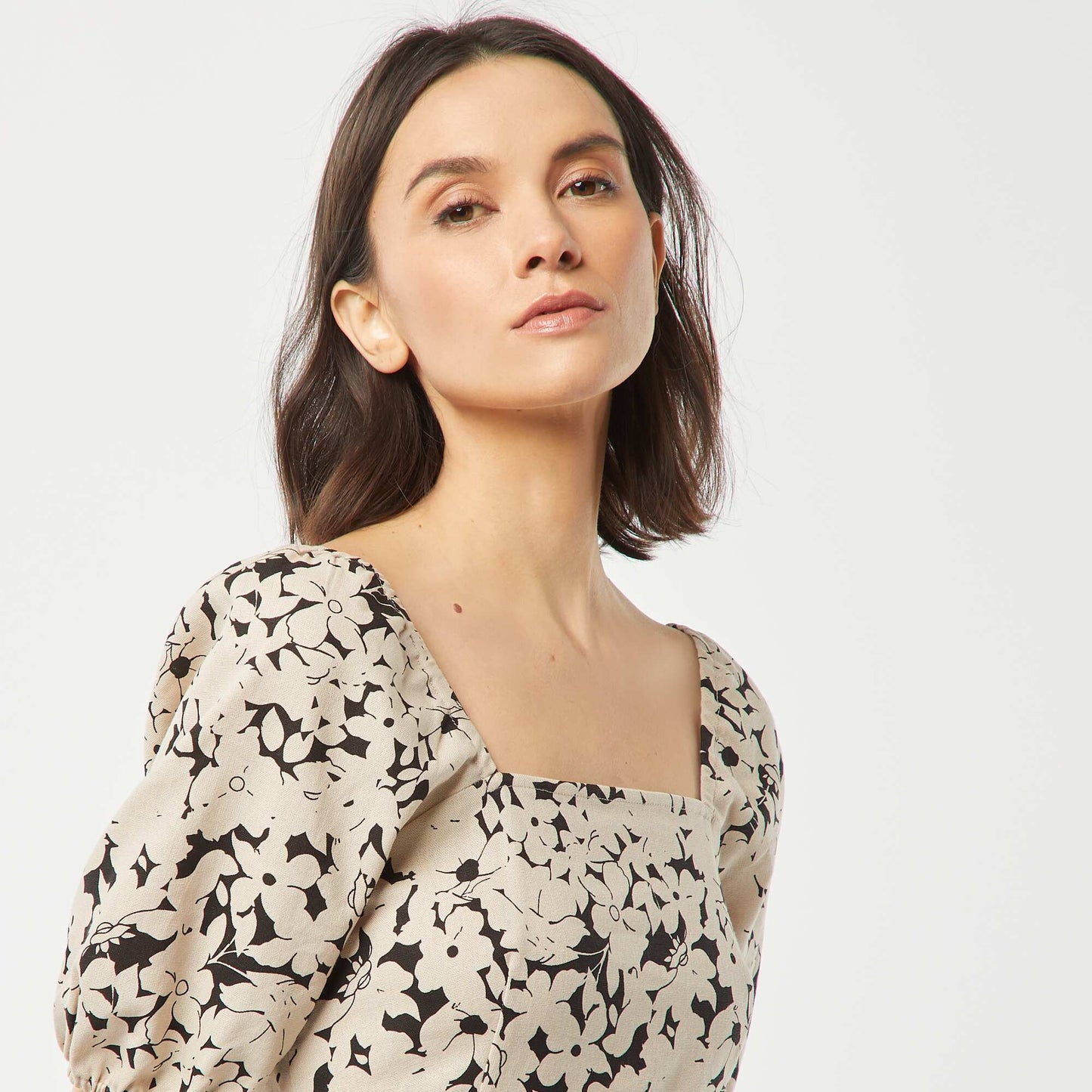 Short flared dress with back tie fastening BEIGE