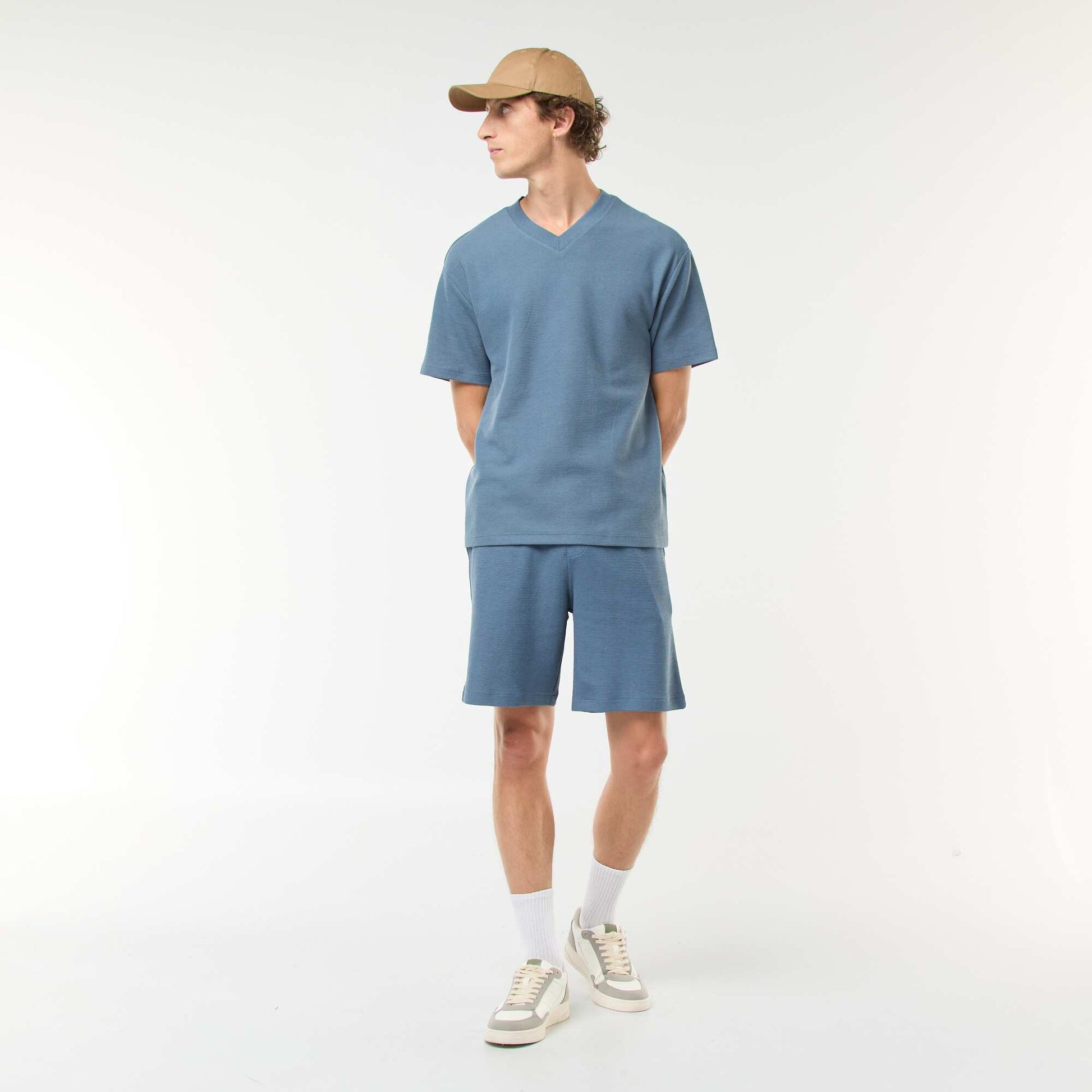 V-neck knit T-shirt BLUE