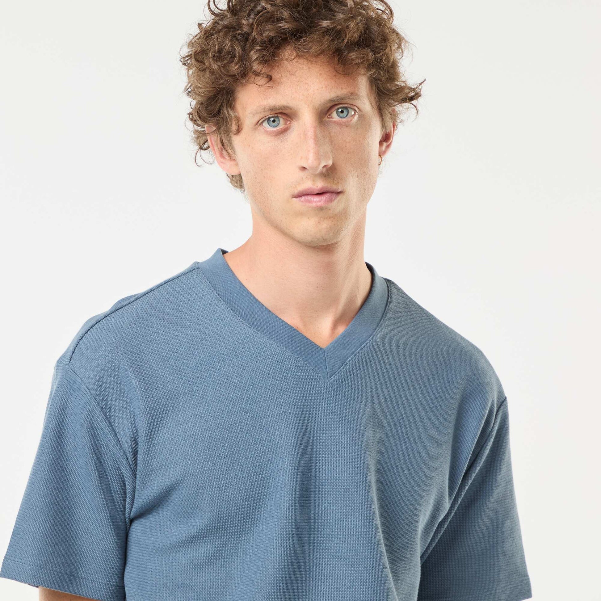 V-neck knit T-shirt BLUE