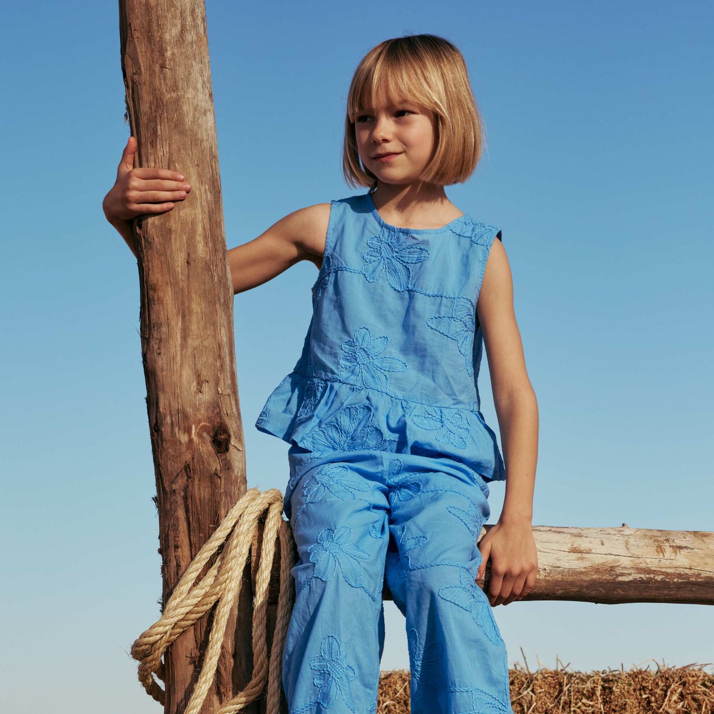 Sleeveless Blouse with Floral Embroidery BLUE