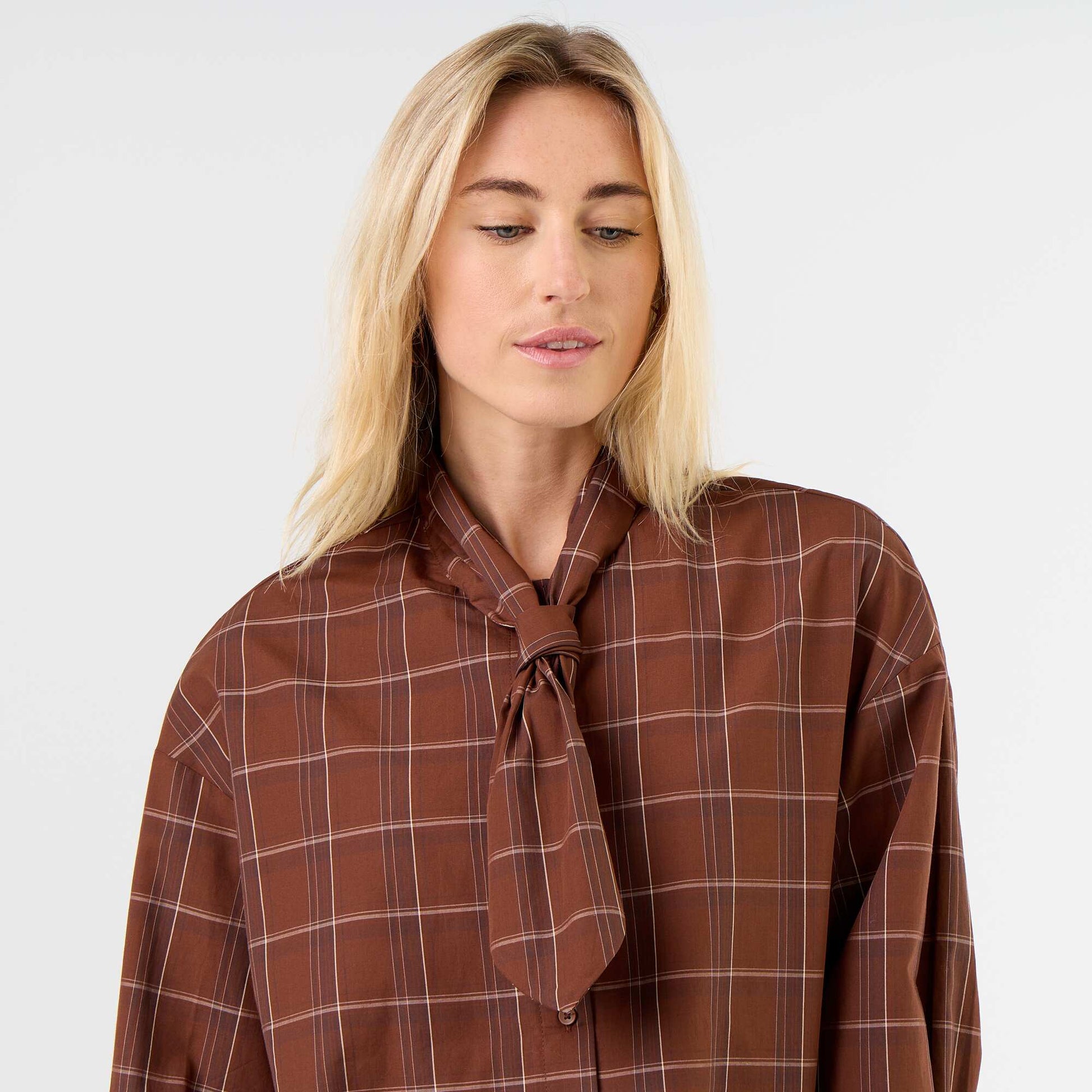 Loose Long-Sleeved Shirt with Pussy-Bow Collar BROWN