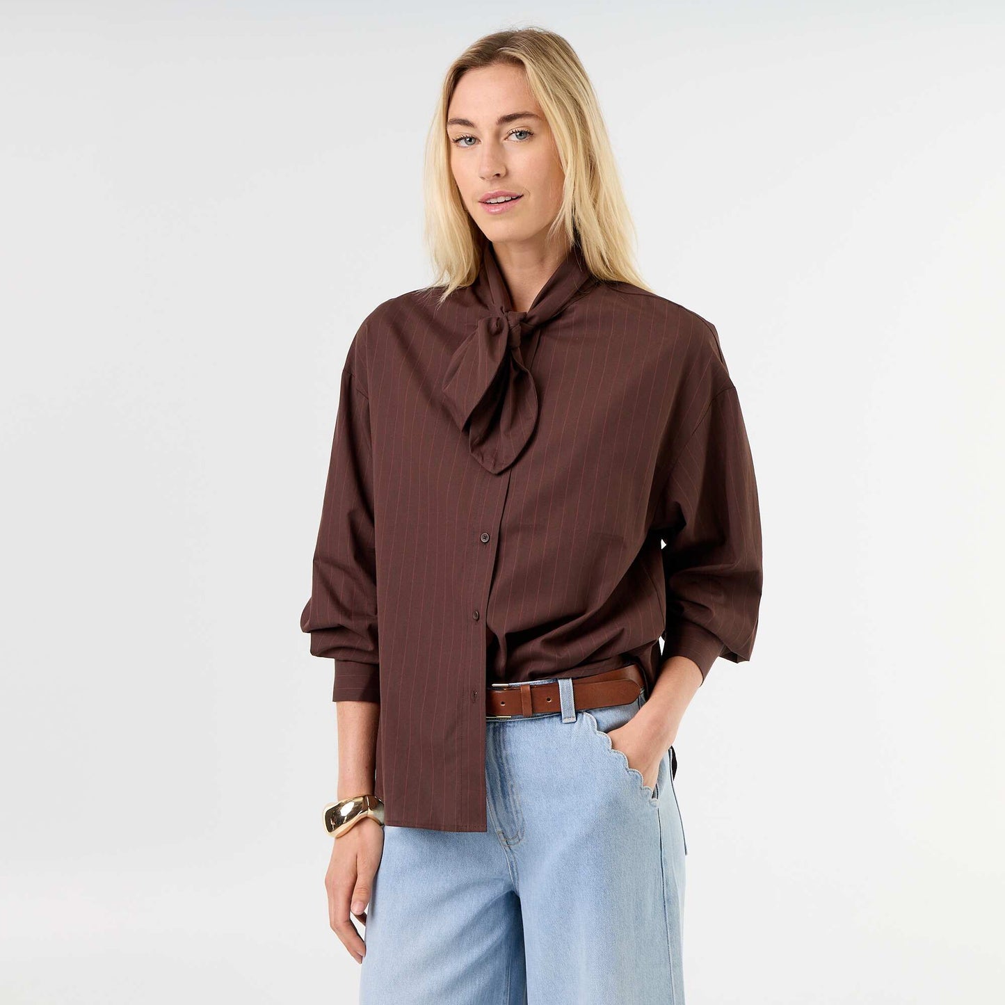 Loose-fit long-sleeved blouse with pussy-bow collar BROWN