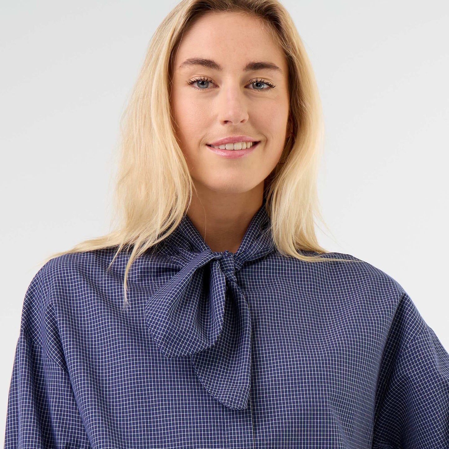 Loose Long-Sleeved Shirt with Pussy-Bow Collar BLUE