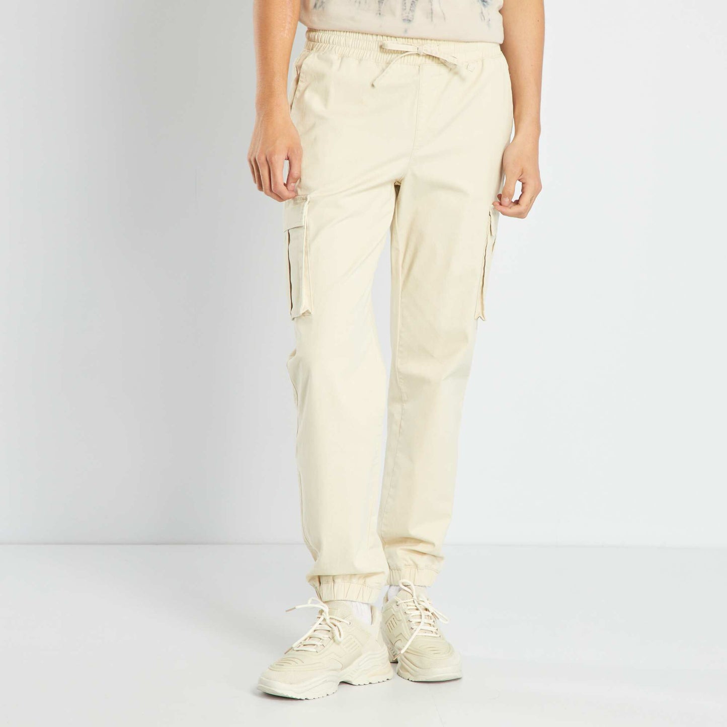 Chino trousers with flap pockets beige